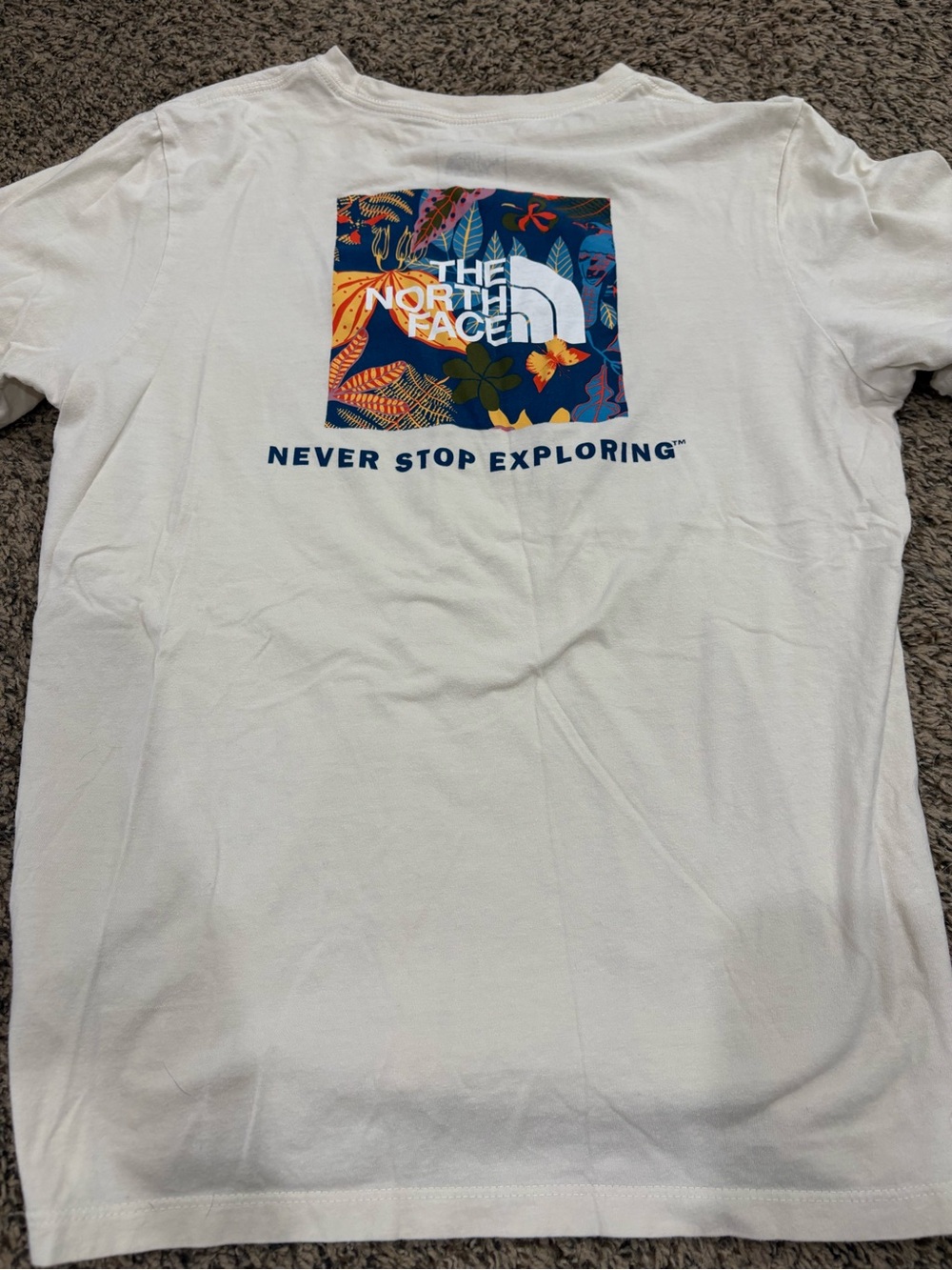 The North Face • graphic tee size L